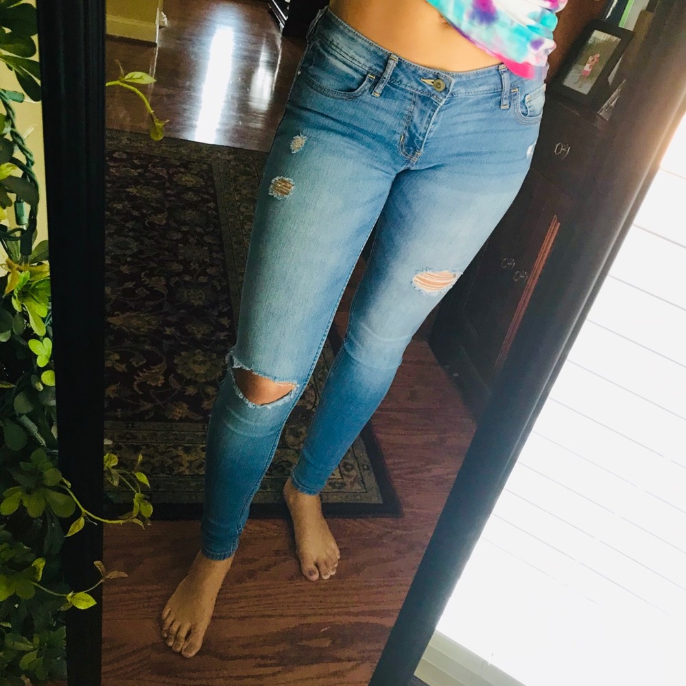Hollister distressed jean